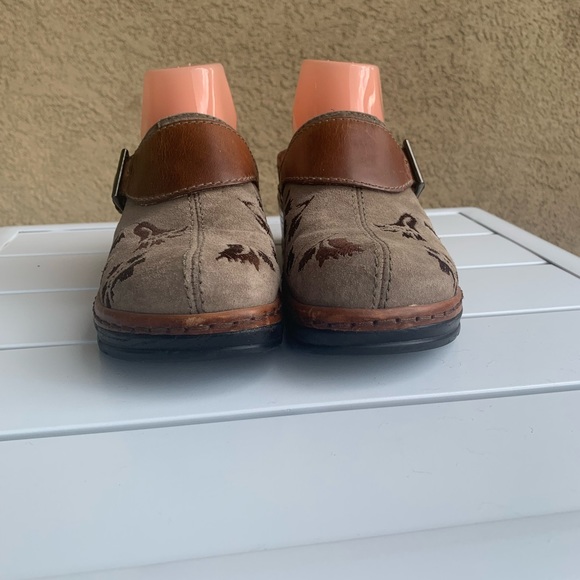 Klogs taupe suede and brown leather embroidered clogs mules size 7.5M - Picture 3 of 15